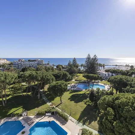 Apartamento 3 En Playas Del Duque Ref C 111 *